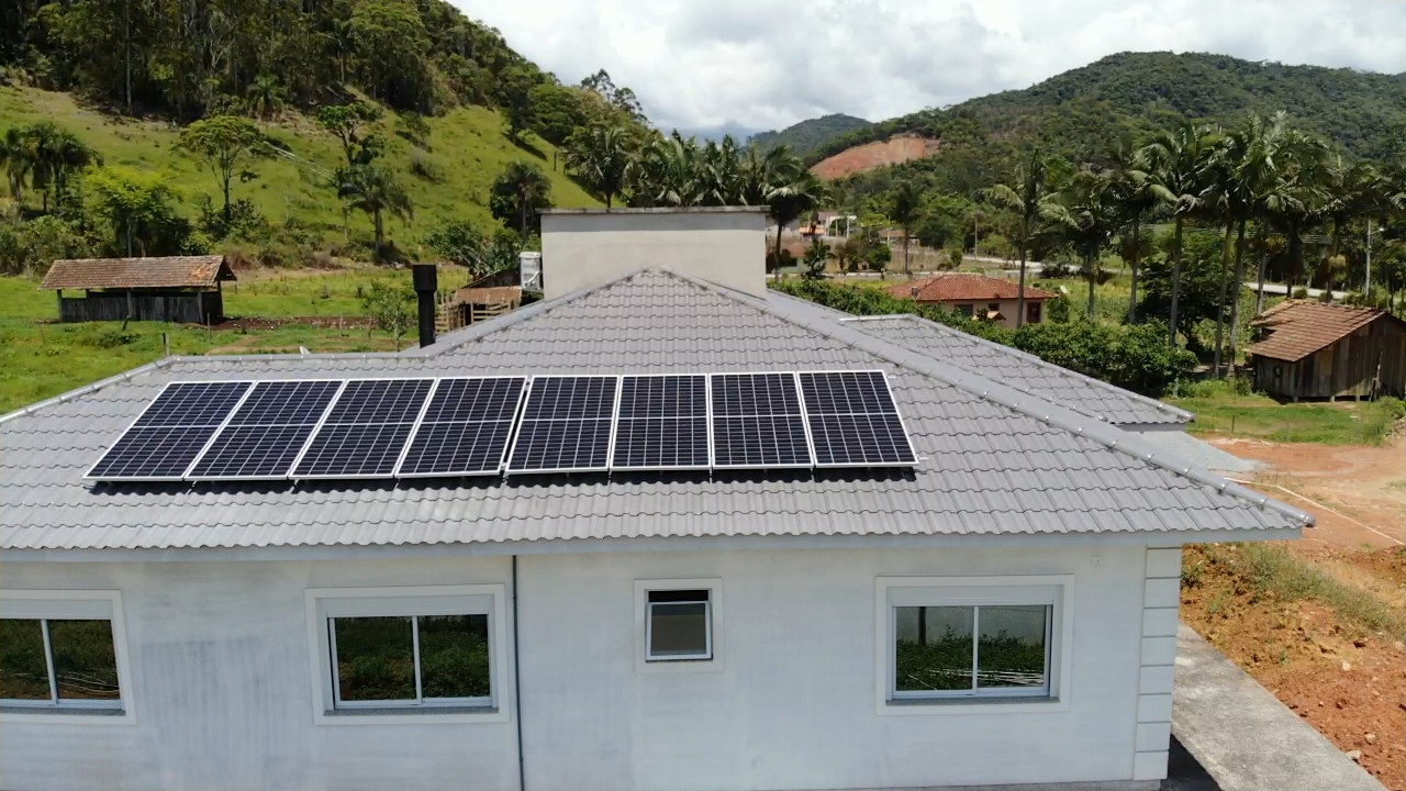 Instalação fotovoltaica em propriedade rural — Massaranduba/SC
